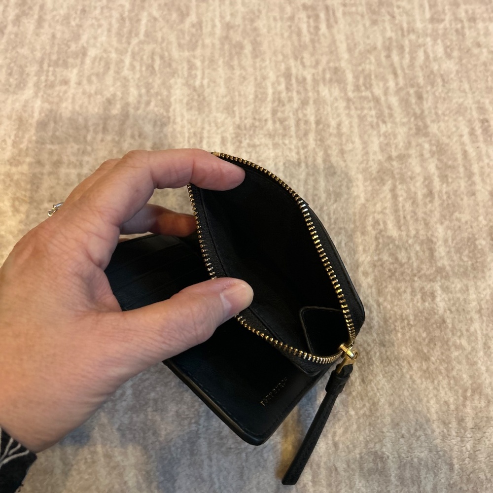 Tory Burch McGraw Pebbled Leather Bucket Bag and Matching Wallet - Picture 15 of 16